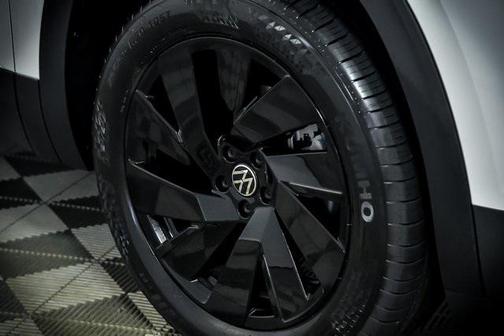 2026 Volkswagen Atlas Cross Sport 2.0T SE w/Technology 4MOTION