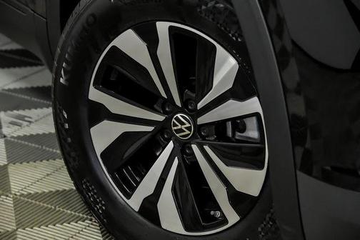 2025 Volkswagen Atlas 2.0T SE