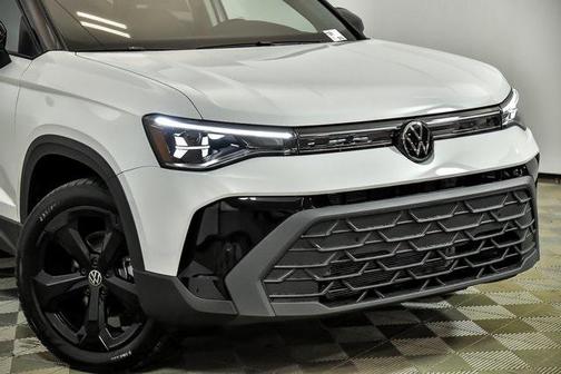 2025 Volkswagen Taos 1.5T SE Black