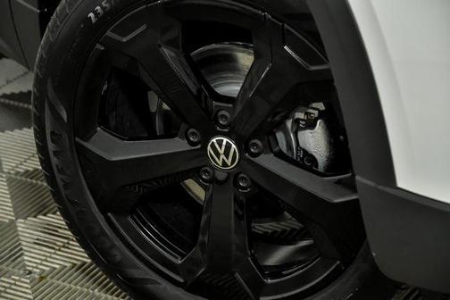 2025 Volkswagen Taos 1.5T SE Black