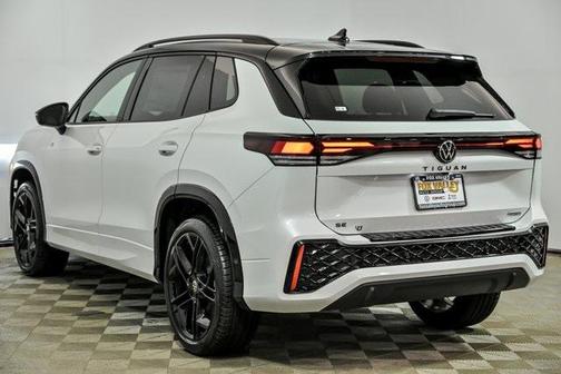 2025 Volkswagen Tiguan 2.0T SE R-Line Black 4MOTION