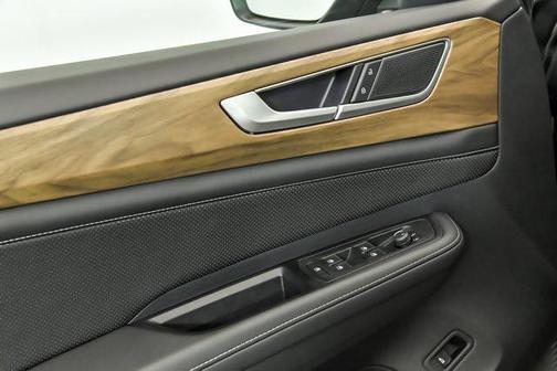 2025 Volkswagen Atlas 2.0T SE w/Technology 4MOTION