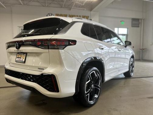 2025 Volkswagen Tiguan 2.0T SEL R-Line 4MOTION