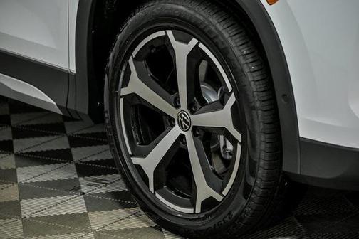 2025 Volkswagen Tiguan 2.0T SE 4MOTION