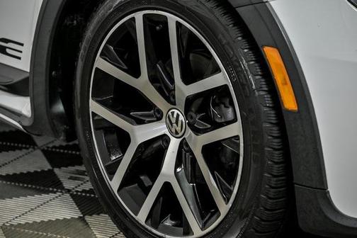 2017 Volkswagen Beetle 1.8T Dune