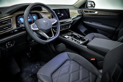 2025 Volkswagen Atlas 2.0T SE w/Technology 4MOTION
