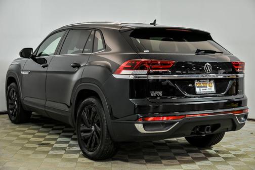 Deep Black 2023 Volkswagen Atlas Cross Sport 3.6L V6 SE w/Technology