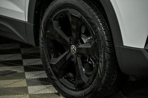 2025 Volkswagen Taos 1.5T SE Black