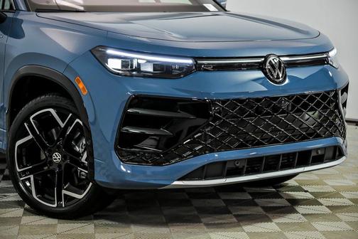 monterey blue pearl 2026 Volkswagen Tiguan 2.0T SEL R-Line 4MOTION