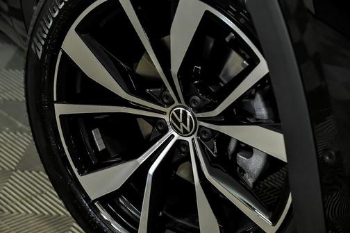 Deep Black Pearl 2026 Volkswagen Atlas 2.0T SEL Premium R-Line 4MOTION