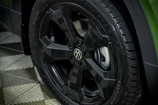 2025 Volkswagen Taos 1.5T SE Black