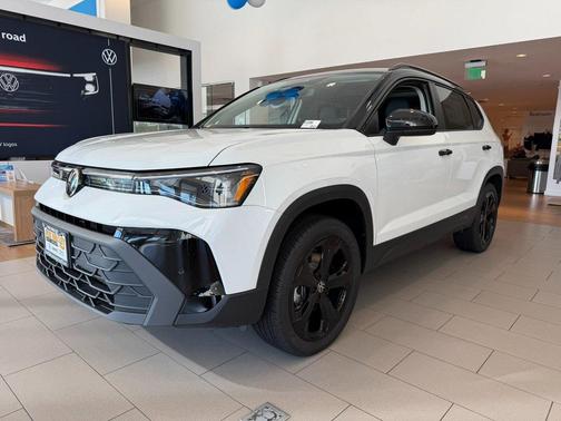 2025 Volkswagen Taos 1.5T SE Black