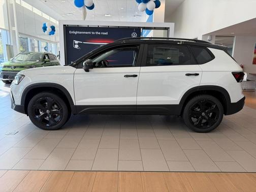 2025 Volkswagen Taos 1.5T SE Black