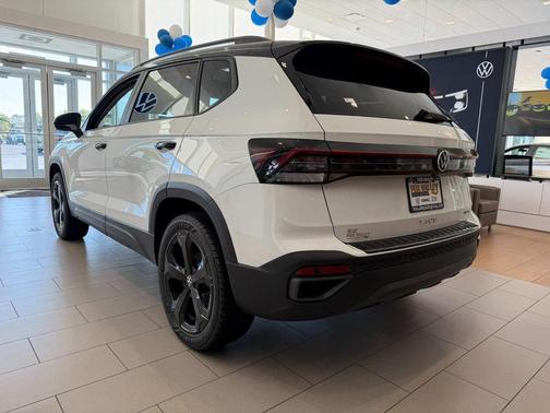 2025 Volkswagen Taos 1.5T SE Black