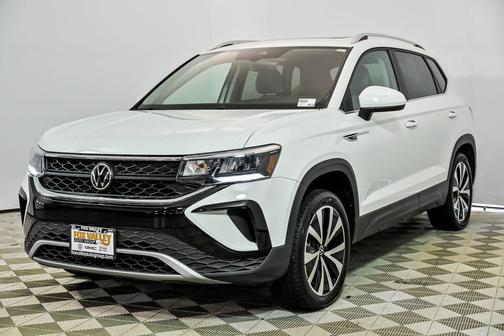 Pure White 2023 Volkswagen Taos 1.5T SE