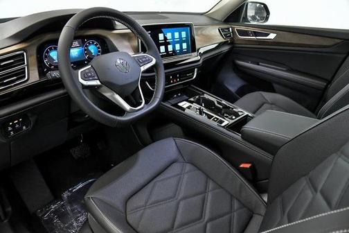 2024 Volkswagen Atlas 2.0T SE w/Technology 4MOTION