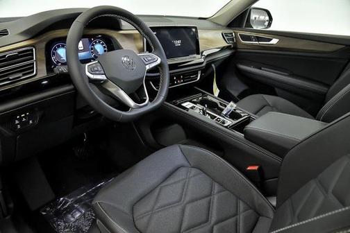 2025 Volkswagen Atlas 2.0T SE w/Technology 4MOTION