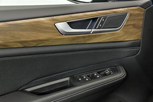 2025 Volkswagen Atlas 2.0T SE w/Technology 4MOTION