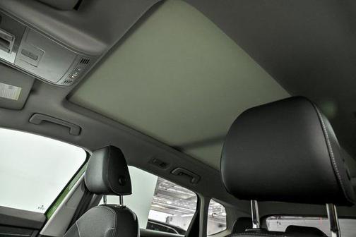 2025 Volkswagen Taos 1.5T SE Black