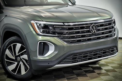 2025 Volkswagen Atlas 2.0T SE w/Technology 4MOTION