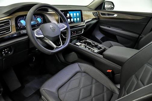 2025 Volkswagen Atlas 2.0T SE w/Technology 4MOTION