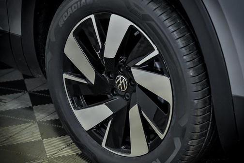 2025 Volkswagen Atlas Cross Sport 2.0T SE w/Technology 4MOTION