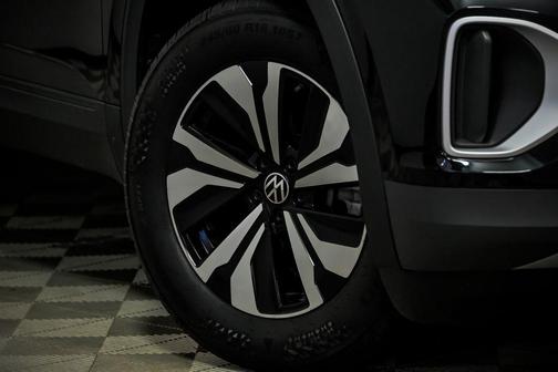 Deep Black 2026 Volkswagen Atlas 2.0T SE