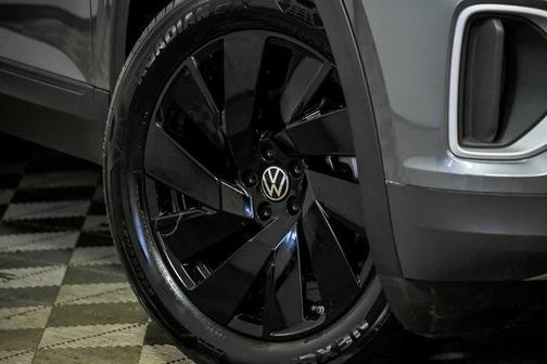 2025 Volkswagen Atlas 2.0T SE w/Technology 4MOTION