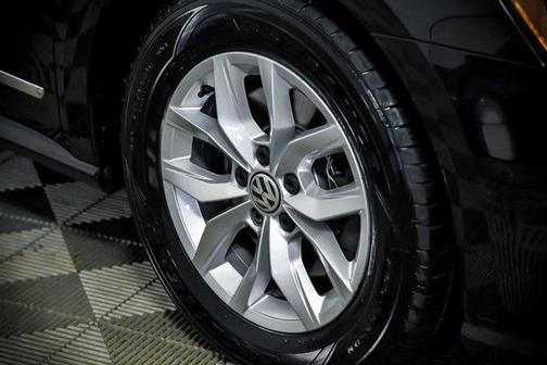 2016 Volkswagen Passat 1.8T S