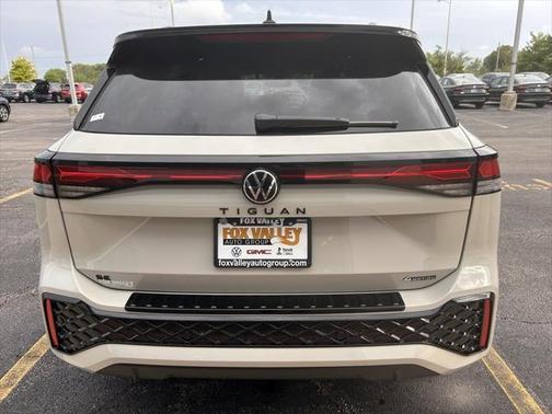 2025 Volkswagen Tiguan 2.0T SE R-Line Black 4MOTION