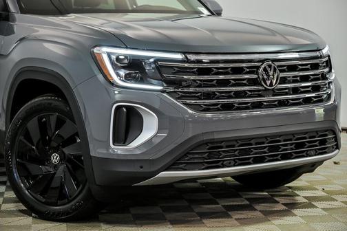Pure Gray 2026 Volkswagen Atlas 2.0T SE w/Technology 4MOTION