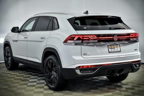 2025 Volkswagen Atlas Cross Sport 2.0T SE w/Technology 4MOTION