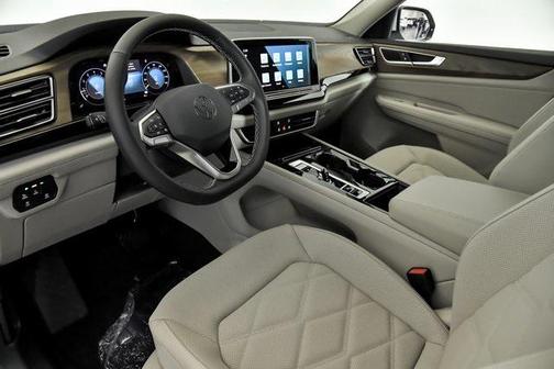 2025 Volkswagen Atlas 2.0T SE w/Technology 4MOTION