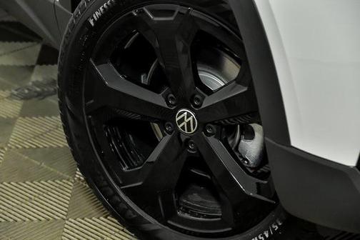 2025 Volkswagen Taos 1.5T SE Black