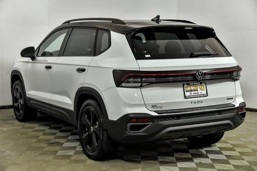 2025 Volkswagen Taos 1.5T SE Black