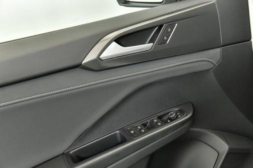 2025 Volkswagen Taos 1.5T SE Black