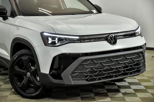 2025 Volkswagen Taos 1.5T SE Black