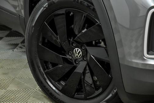 2025 Volkswagen Atlas 2.0T SE w/Technology 4MOTION