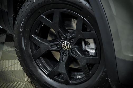 Avocado Green Pearl 2025 Volkswagen Atlas 2.0T Peak Edition