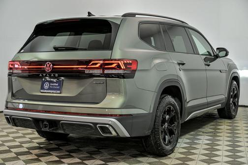 Avocado Green Pearl 2025 Volkswagen Atlas 2.0T Peak Edition