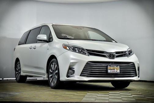 2019 Toyota Sienna XLE