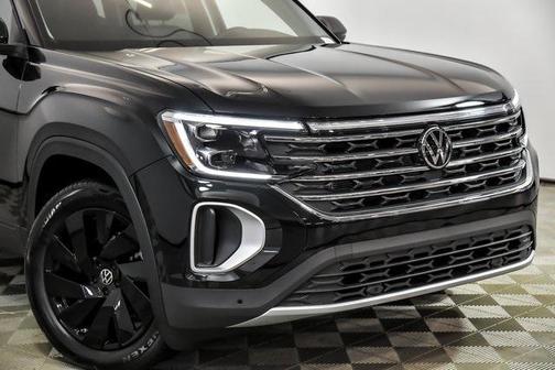 2025 Volkswagen Atlas 2.0T SE w/Technology 4MOTION