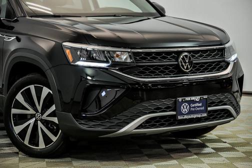 Deep Black Pearl 2023 Volkswagen Taos 1.5T SE
