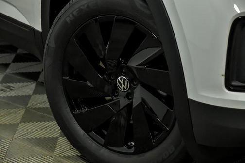 2025 Volkswagen Atlas Cross Sport 2.0T SE w/Technology 4MOTION