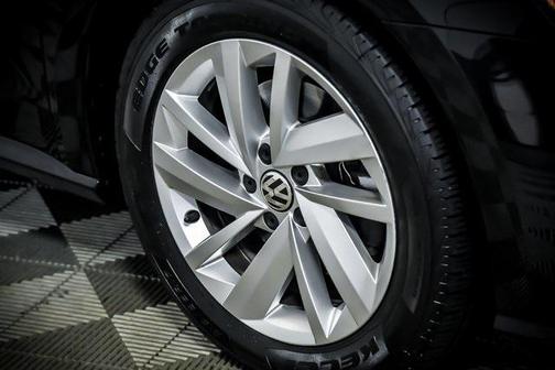 2018 Volkswagen Passat 2.0T SE