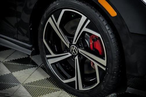 2024 Volkswagen Golf GTI 2.0T SE DSG