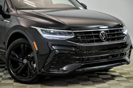 2024 Volkswagen Tiguan 2.0T SE R-Line Black