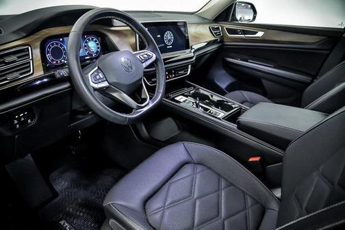 2024 Volkswagen Atlas 2.0T SE w/Technology 4MOTION