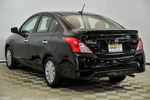 Super Black Metallic 2016 Nissan Versa 1.6 SV