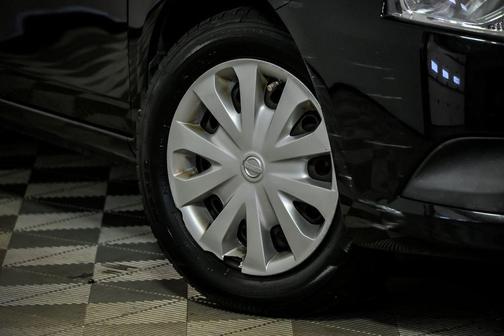Super Black Metallic 2016 Nissan Versa 1.6 SV